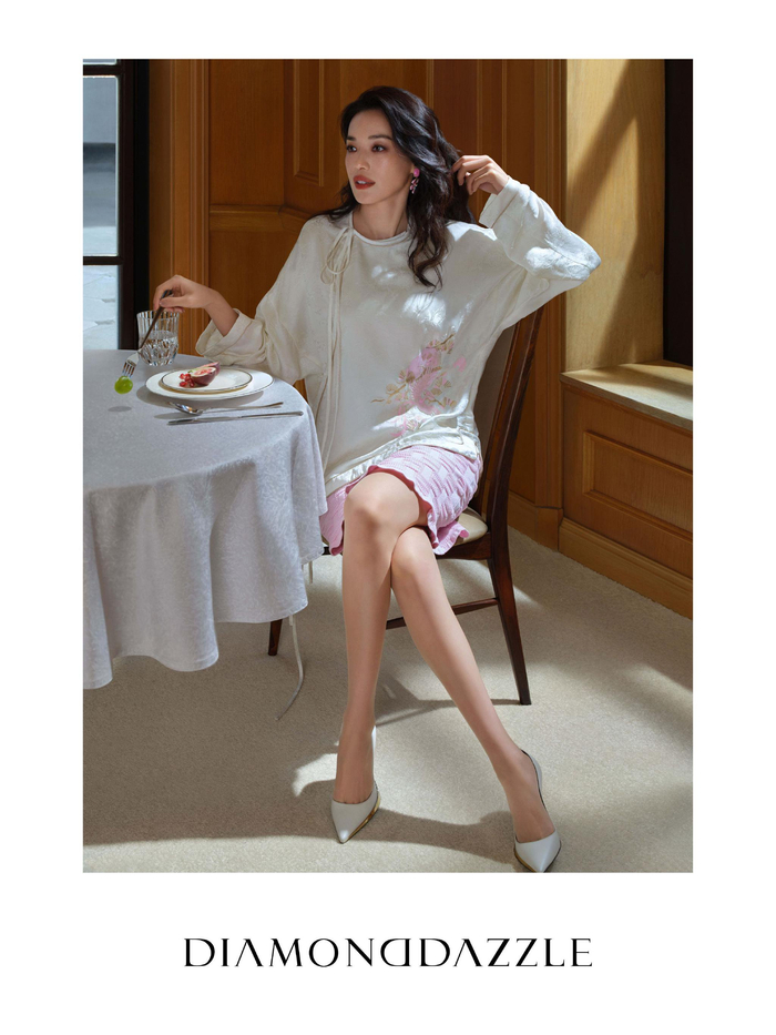 地素時尚集團(tuán)發(fā)布全新春季廣告大片 感觸春之韻律，浸潤靈動之美